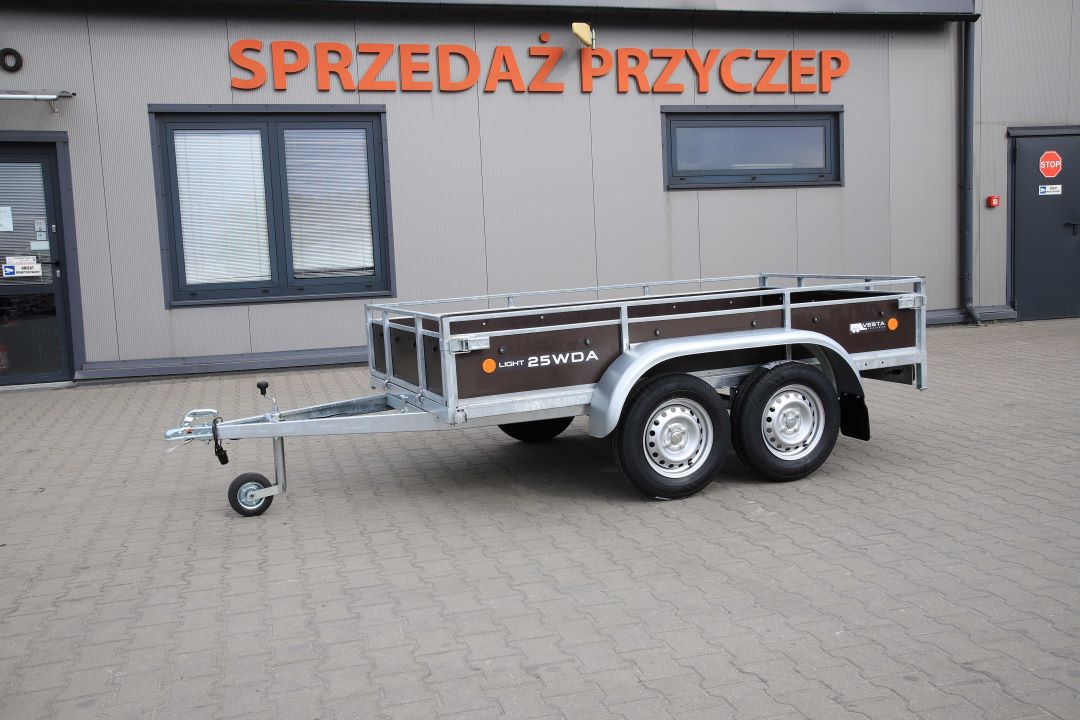 Przyczepa samochodowa do 750 kg: jak wybrać model lekki do domu i firmy?