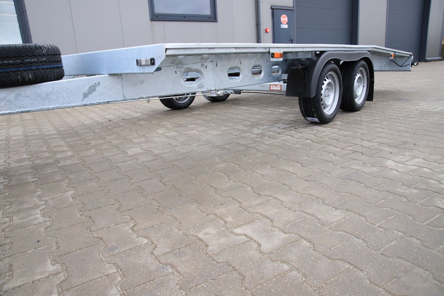 Gala Taurus T2745SL 13C – laweta dwuosiowa, 450x205 cm, DMC 2700 kg - zdjęcie 3