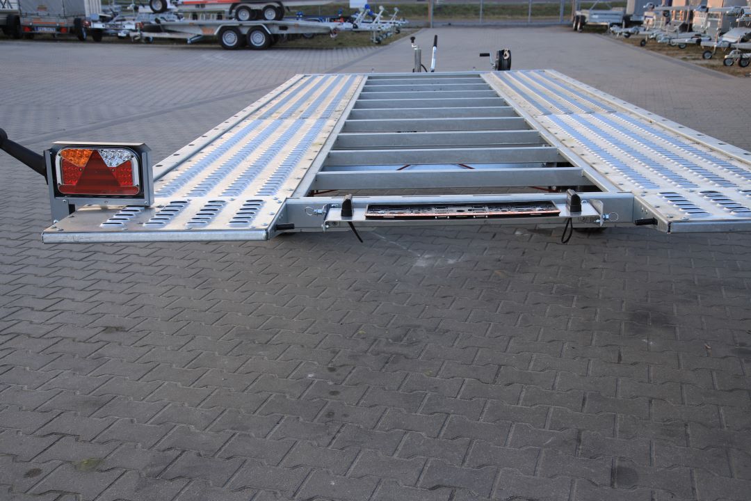 Lorries PLI35-5021 ze zintegrowanymi podjazdami uchylna full LED - twin-axle car transporter, 500x210 cm, GVW 3500 kg - image 9