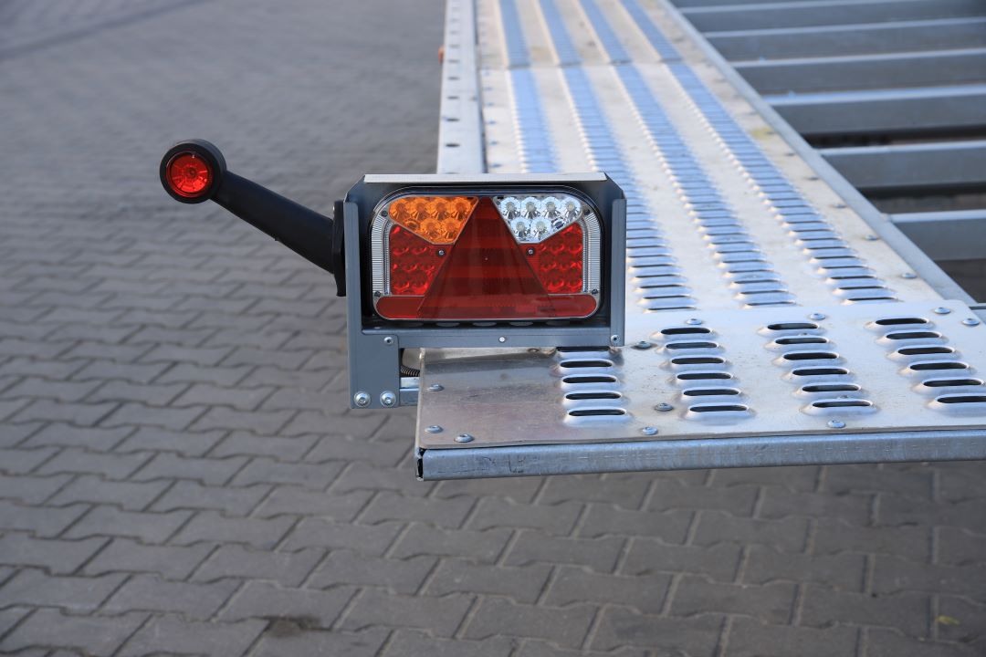 Lorries PLI35-5021 ze zintegrowanymi podjazdami uchylna full LED - twin-axle car transporter, 500x210 cm, GVW 3500 kg - image 10
