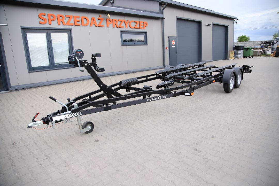 Lorries PP25-8025 tylne lampy LED w kolorze czarnym - boat trailer, 780x252 cm, GVW 2700 kg - image 2