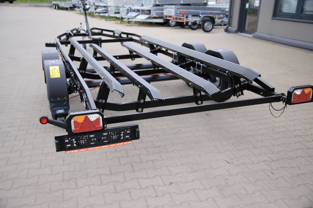 Lorries PP25-8025 tylne lampy LED w kolorze czarnym - boat trailer, 780x252 cm, GVW 2700 kg - image 9