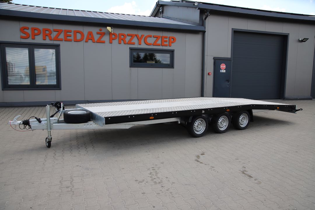 Niewiadów Jupiter NM 5 13C alu ryfel czarna blenda - dreiachsiger Autotransporter, 550x210 cm, zGG 3500 kg