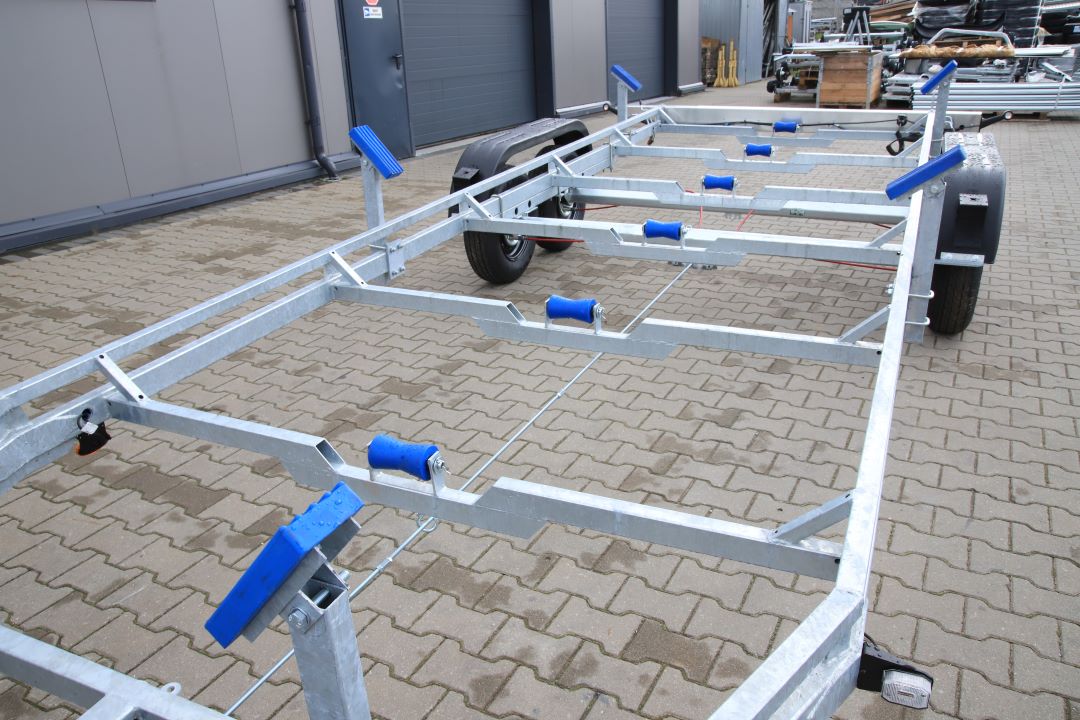 Niewiadów DMC – przyczepa podłodziowa, 850x250 cm, DMC 2700 kg - zdjęcie 3