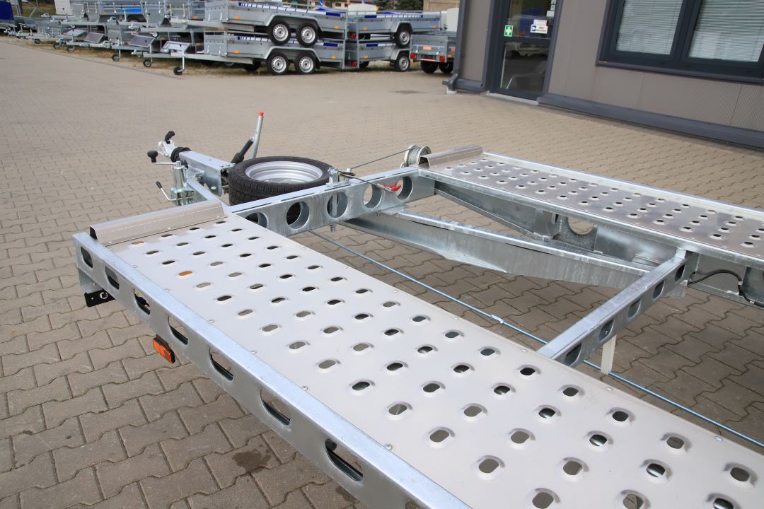 Wiola L35G85 13C - three-axle car transporter, 850x207 cm, GVW 3500 kg - image 3