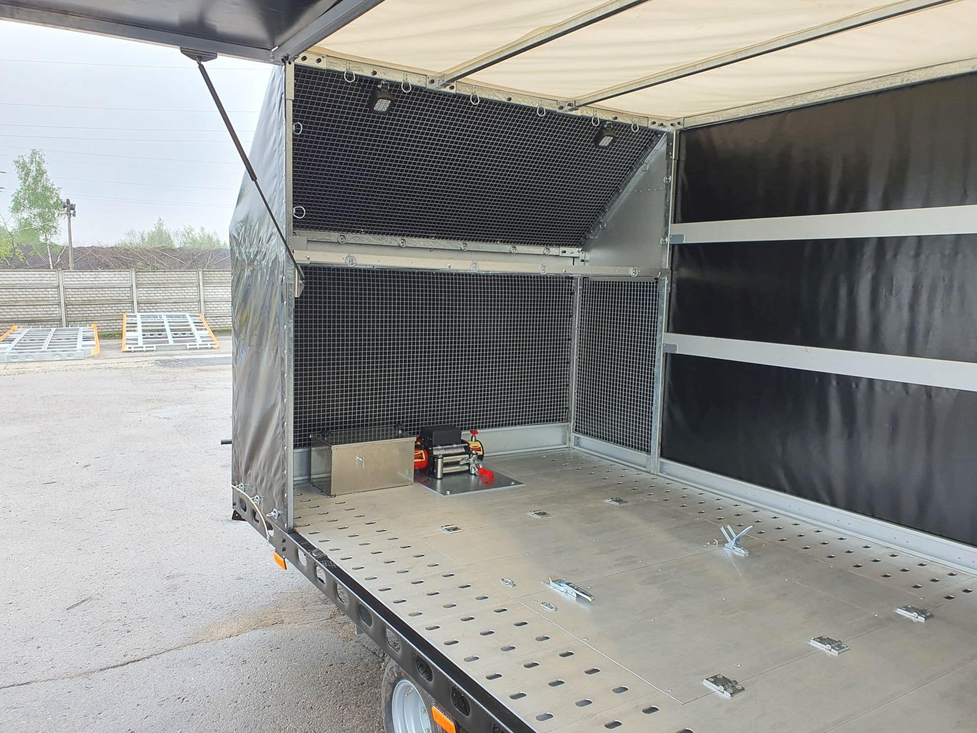 Wiola L35G50P Motorsport - dreiachsiger Autotransporter, 500x225 cm, zGG 3500 kg - Bild 3
